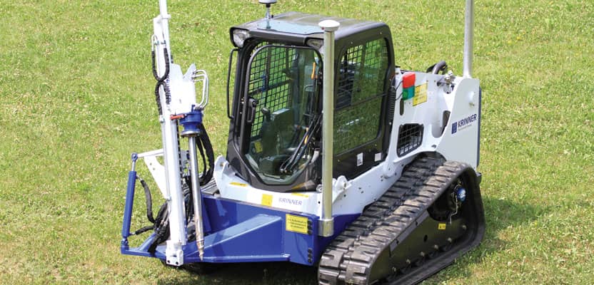 GPS-controlled robots can measure a site fully automatically and precisely anchor screws for the foundation of a solar plant.