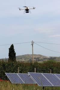 Microdrones’ md4-200, equipped with the mT-Panoptes sensor package, inspects photovoltaic panels at a solar energy farm. Courtesy of Panoptes, srl.