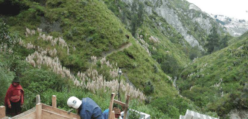 As part of the water project, Curingue residents work on building a structure for water collection, storage, and pumping.